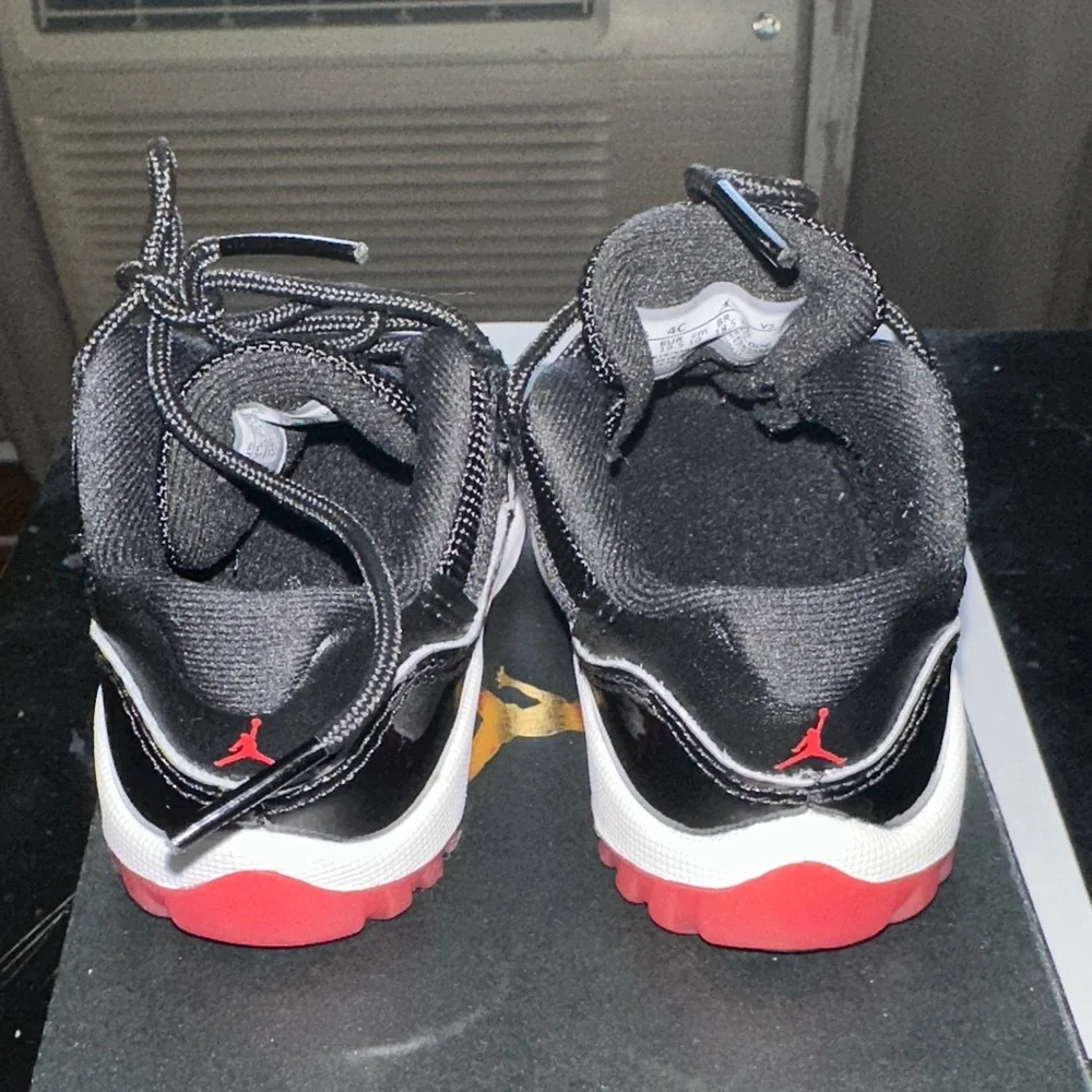 Jordan Toddler Black and Red Retro 11 Low Sneakers